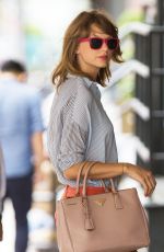 TAYLOR SWIFT Out and About in New York 2907
