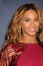 BEYONCE at 2014 MTV Video Music Awards