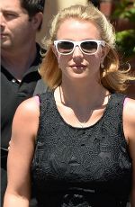 BRITNEY SPEARS Arrives at Corner Bakery Cafe in Thousand Oaks