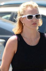 BRITNEY SPEARS Arrives at Corner Bakery Cafe in Thousand Oaks