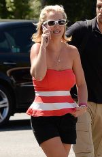 BRITNEY SPEARS Arrives at Starbucks in Thousand Oaks