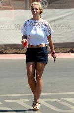 BRITNEY SPEARS Arrives at Wildflour Bakery and Cafe in Thousand Oaks