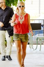 BRITNEY SPEARS Leaves Pedalers Fork Restaurant in Calabasas