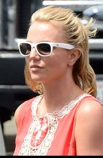 BRITNEY SPEARS Leaves Pedalers Fork Restaurant in Calabasas