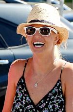 BRITNEY SPEARS Shopping Grocery in Thousand Oaks