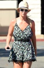 BRITNEY SPEARS Shopping Grocery in Thousand Oaks