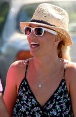 BRITNEY SPEARS Shopping Grocery in Thousand Oaks