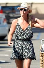 BRITNEY SPEARS Shopping Grocery in Thousand Oaks