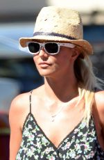 BRITNEY SPEARS Shopping Grocery in Thousand Oaks