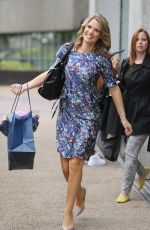 CHARLOTTE HAWKINS Leave a Studio in London