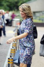 CHARLOTTE HAWKINS Leave a Studio in London