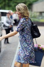 CHARLOTTE HAWKINS Leave a Studio in London