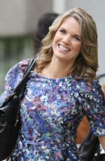 CHARLOTTE HAWKINS Leave a Studio in London