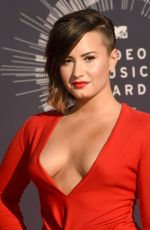 DEMI LOVATO at 2014 MTV Video Music Awards