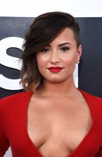 DEMI LOVATO at 2014 MTV Video Music Awards