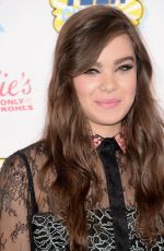 HAILEE STEINFELD at Teen Choice Awards 2014 in Los Angeles