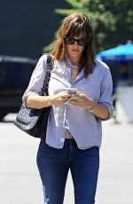 JENNIFER GARNER Out and About in Brentwood 2908