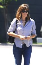 JENNIFER GARNER Out and About in Brentwood 2908