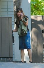 JENNIFER GARNER Visits a Properties for Sale Around Her Neighborhood