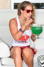 JENNIFER NICOLE LEE Out in South Beach