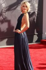 JULIANNE HOUGH at 2014 MTV Video Music Awards
