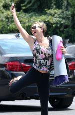 kaley cuoco - leaving yoga class in sherman oaks 8/11/14 mq
