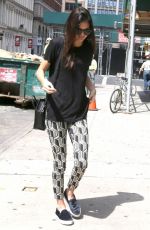 KENDALL JENNER and HAILEY BALDWIN Hailing a Cab in New York