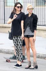 KENDALL JENNER and HAILEY BALDWIN Hailing a Cab in New York