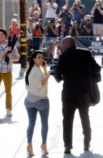 KIM KARDASHIAN in Tight Jeans
