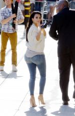 KIM KARDASHIAN in Tight Jeans