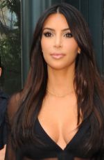 KIM KARDASHIAN Out and About in New York