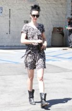KRYSTEN RITTER at 7-11 in Hollywood