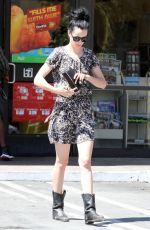 KRYSTEN RITTER at 7-11 in Hollywood