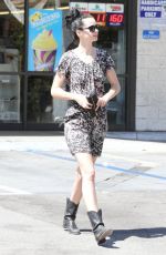 KRYSTEN RITTER at 7-11 in Hollywood