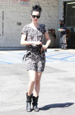 KRYSTEN RITTER at 7-11 in Hollywood