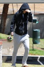 KYLIE JENNER Hides from Pap