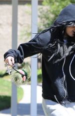 KYLIE JENNER Hides from Pap