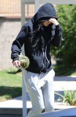 KYLIE JENNER Hides from Pap