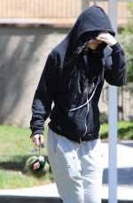 KYLIE JENNER Hides from Pap