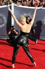 MILEY CYRUS at 2014 MTV Video Music Awards