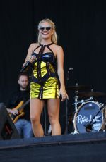 PIXIE LOTT Performs at V Festival at Hylands Park
