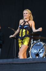 PIXIE LOTT Performs at V Festival at Hylands Park