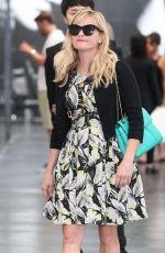 REESE WITHERSPOON Out and About in Beverly Hills 0708