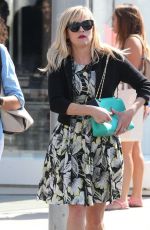 REESE WITHERSPOON Out and About in Beverly Hills 0708