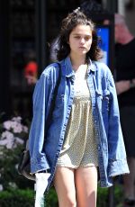 SKY FERREIRA Shopping at Barnes & Noble in Los Angeles