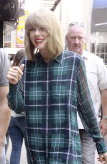 TAYLOR SWIFT Out and About in New York 1808