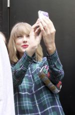 TAYLOR SWIFT Out and About in New York 1808