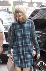 TAYLOR SWIFT Out and About in New York 1808