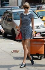 TAYLOR SWIFT Out in New York 0108