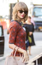 TAYLOR SWIFT Out in New York 1408